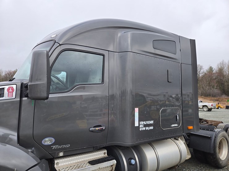 2017-kenworth-t680-image-14