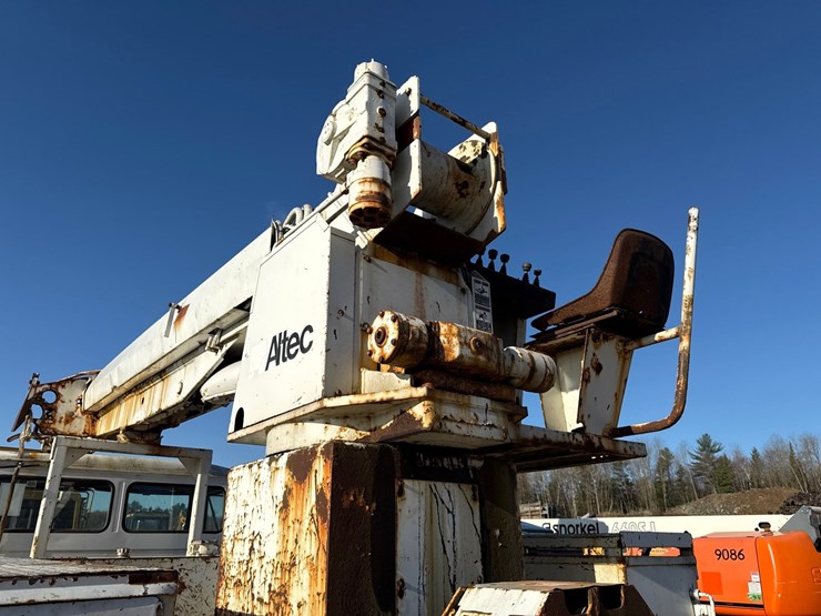 1998-freightliner-fl70-image-34