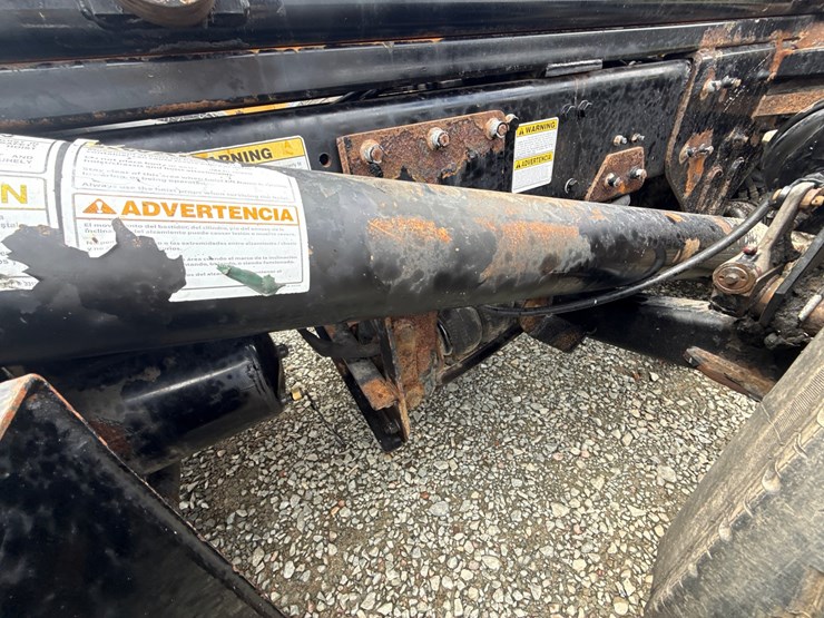 2016-massey-ferguson-8-image-34