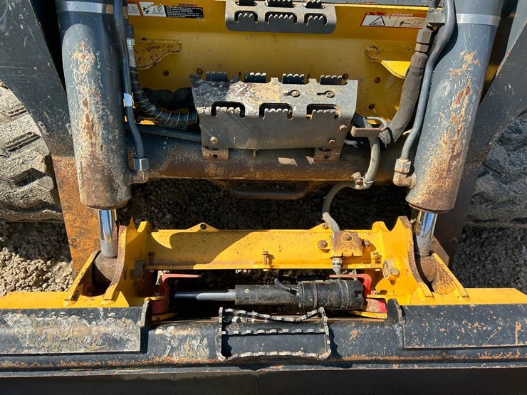 2018-deere-333g-image-10