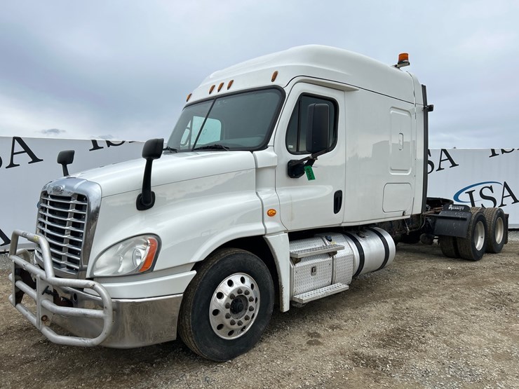 2017-massey-ferguson-8-image-1