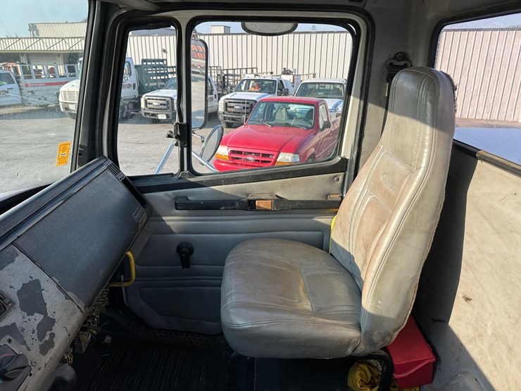 freightliner-fl70-image-68