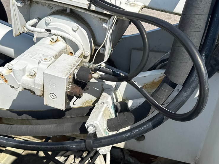 2002-freightliner-fl80-image-37