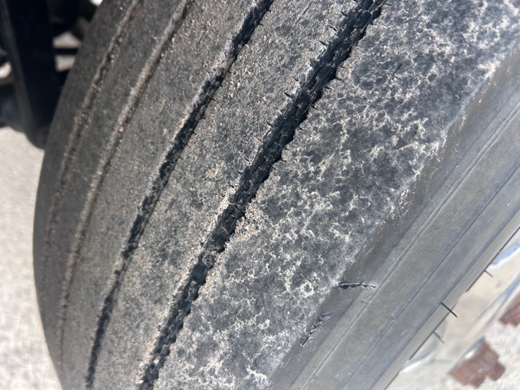 1999-peterbilt-379-image-79