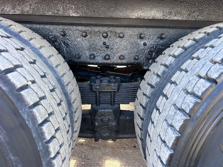 #1679-•-2004-kenworth-flatbed-truck-image-26