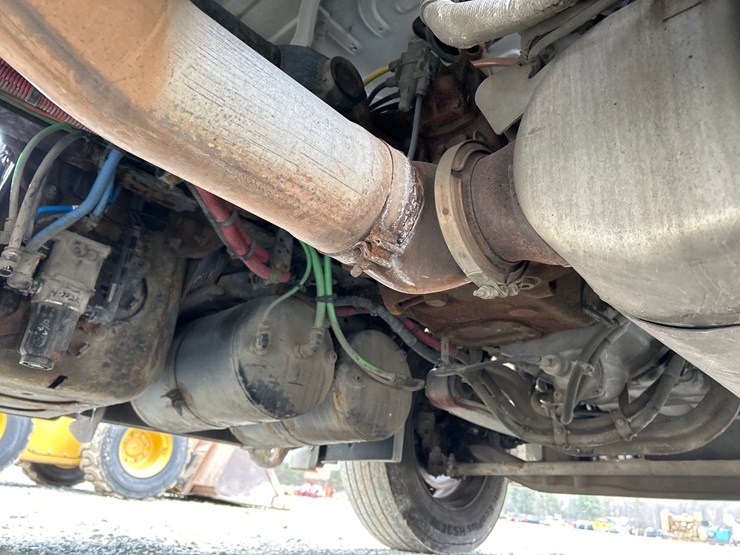 2017-massey-ferguson-8-image-34