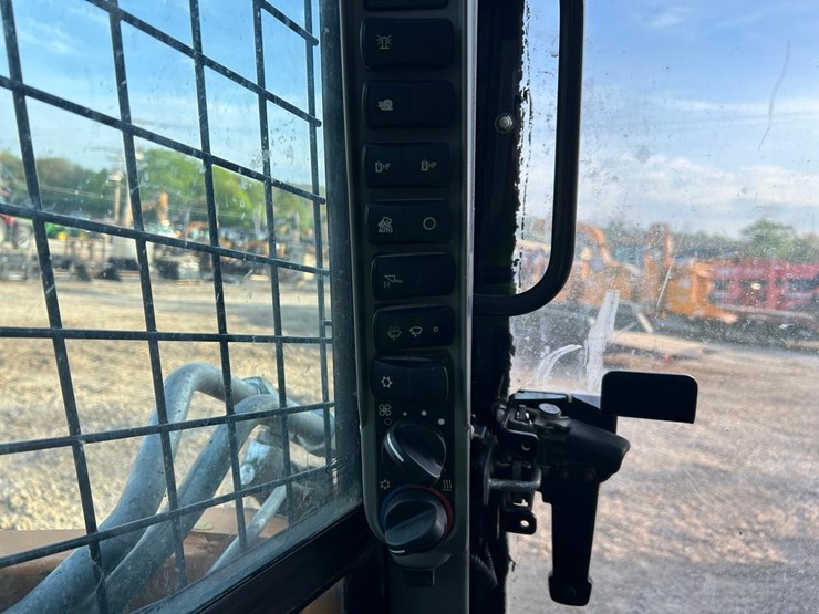 2022-case-tv450b-image-28