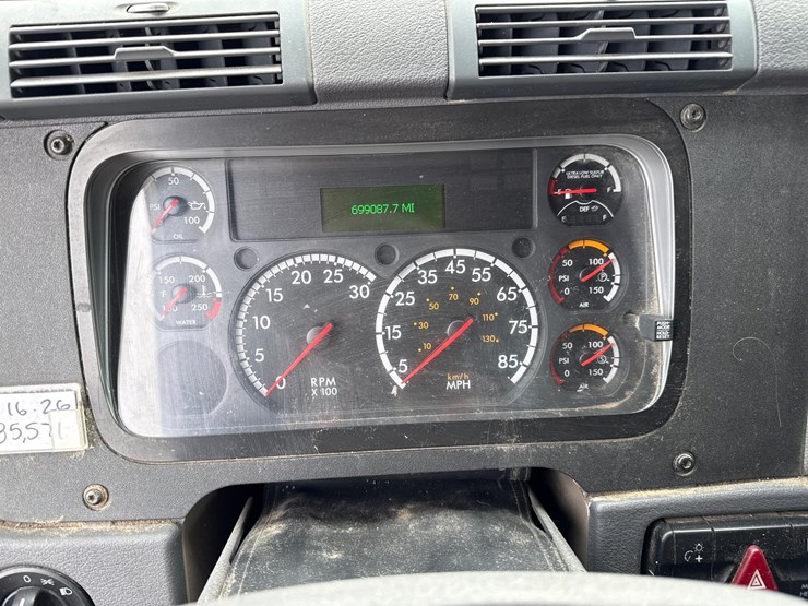 2016-massey-ferguson-8-image-67