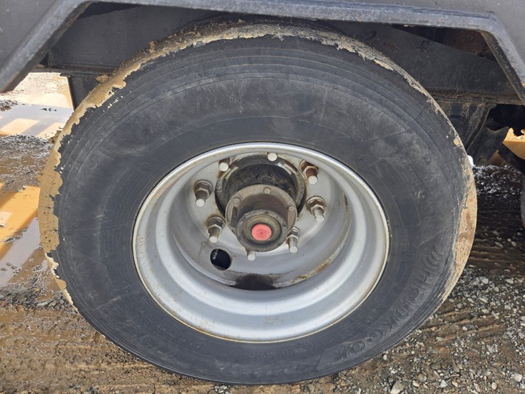 2013-massey-ferguson-8-image-43