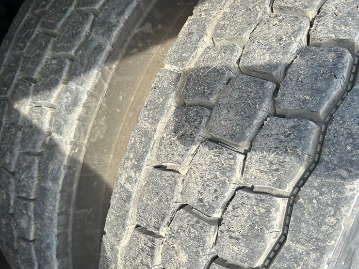 #2237-•-2006-mack-tri-axle-concrete-placement-truck-image-94