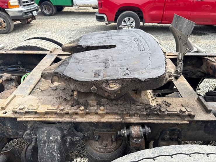 2018-freightliner-122sd-image-47