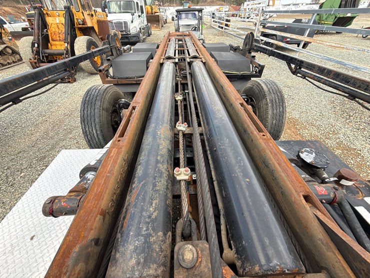 2016-massey-ferguson-8-image-58