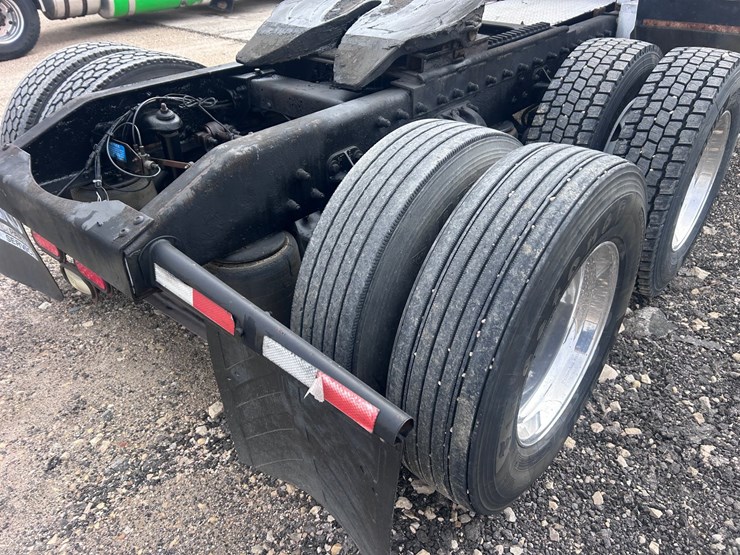 1998-peterbilt-379-image-28