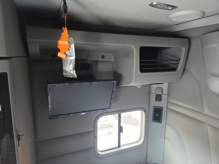 peterbilt-579-image-92