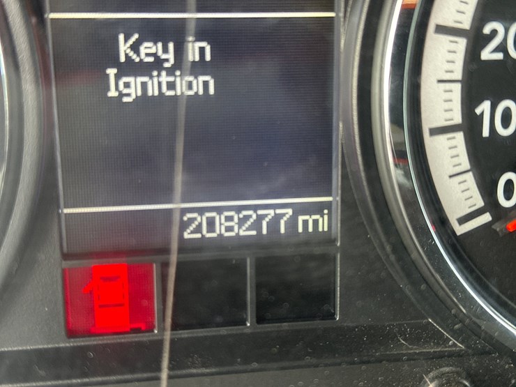 2012-massey-ferguson-8-image-45