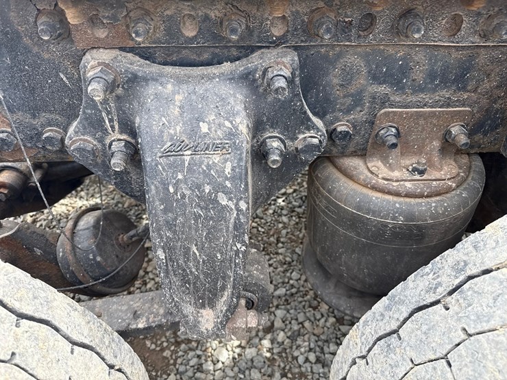 2018-freightliner-122sd-image-38