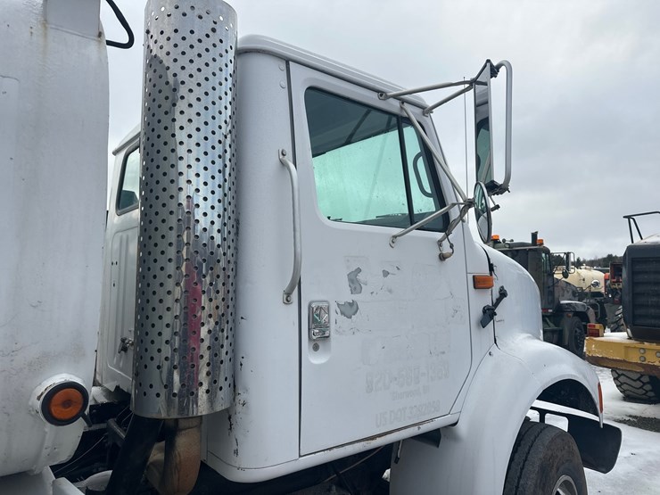 1995-international-8100-image-13