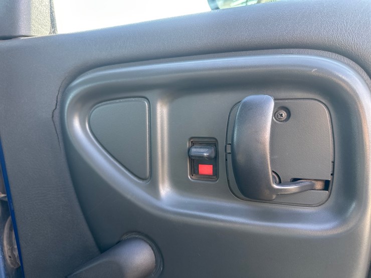 2005-massey-ferguson-8-image-24