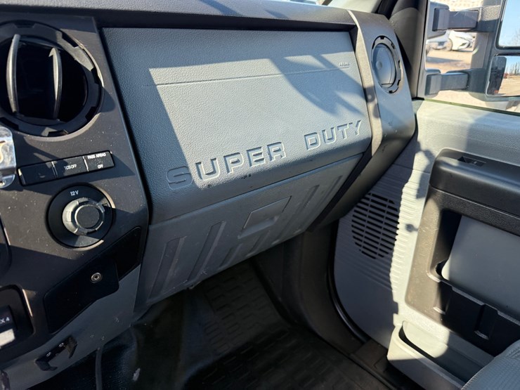 2014-ford-f550-xl-image-26