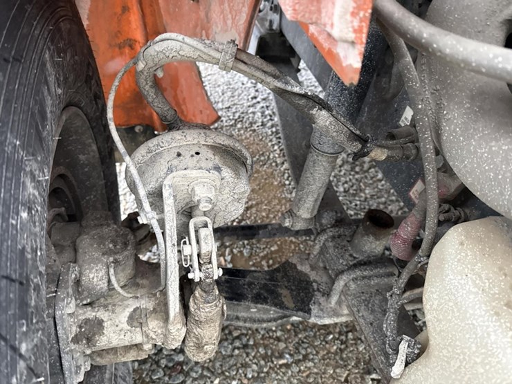 2016-massey-ferguson-8-image-22