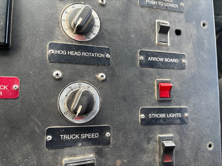 2005-gmc-t7500-image-24