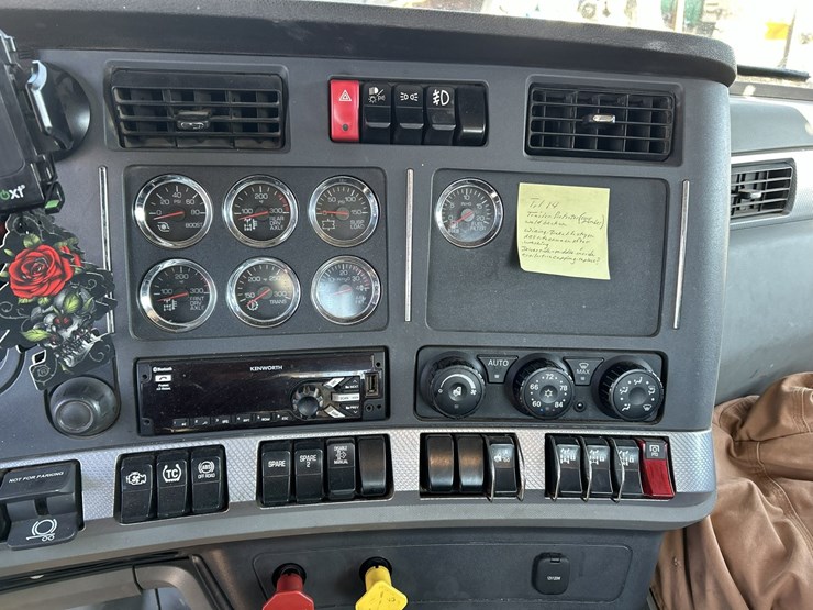 2020-kenworth-t880-image-61