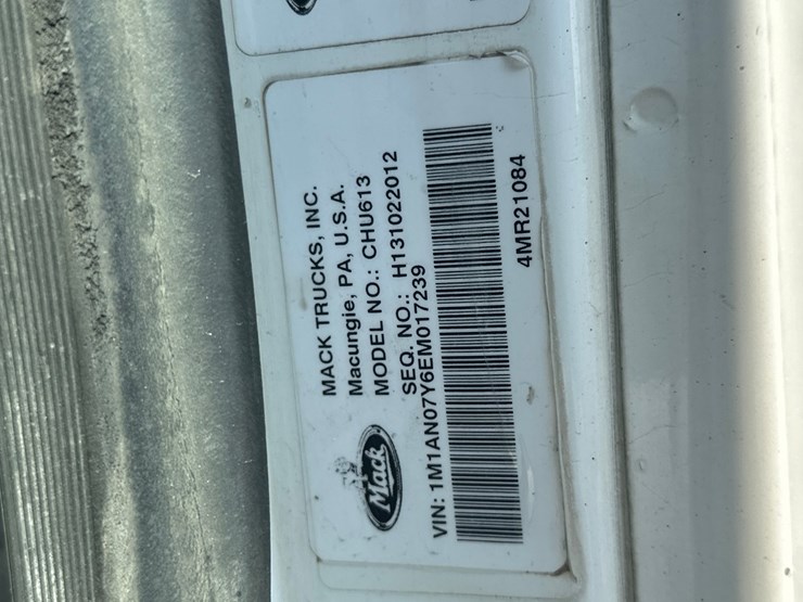 2014-massey-ferguson-8-image-75