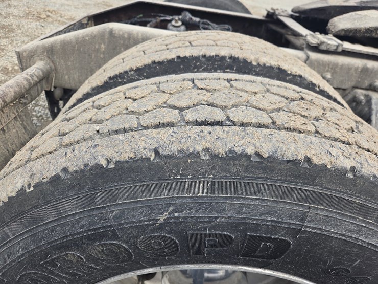 2007-peterbilt-579-image-81