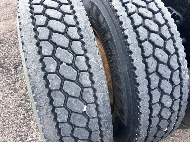 1998-peterbilt-379-image-86