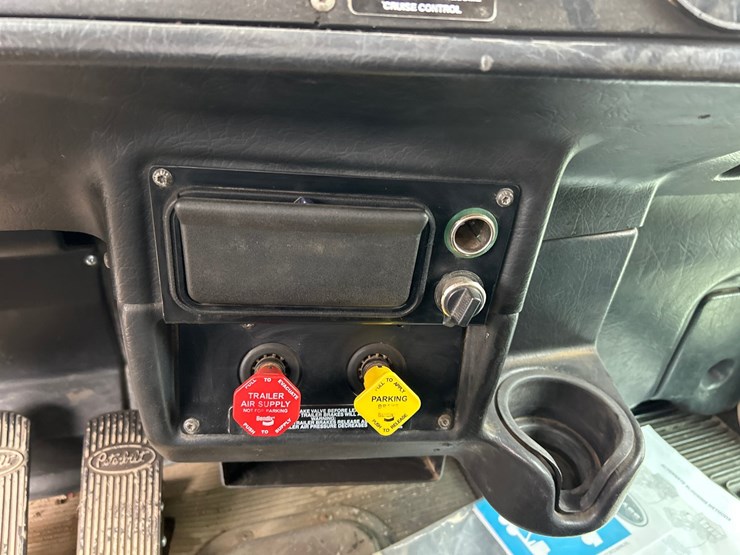 2005-peterbilt-357-image-78