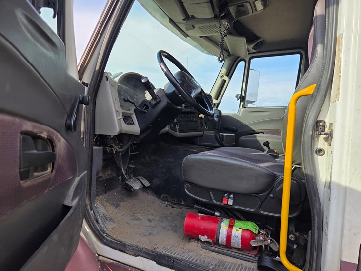 2012-international-7600-image-54