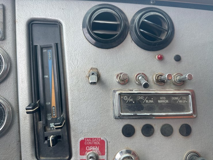 1997-massey-ferguson-8-image-32