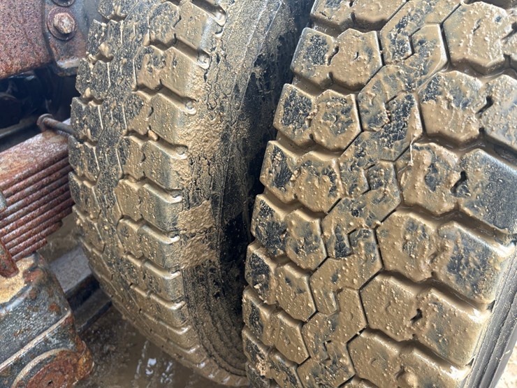 1997-ford-lt8000-image-101