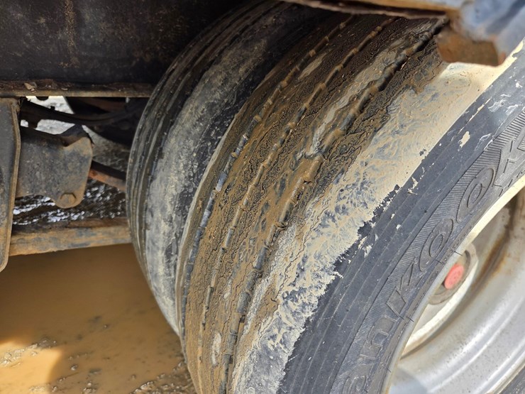 2013-massey-ferguson-8-image-48