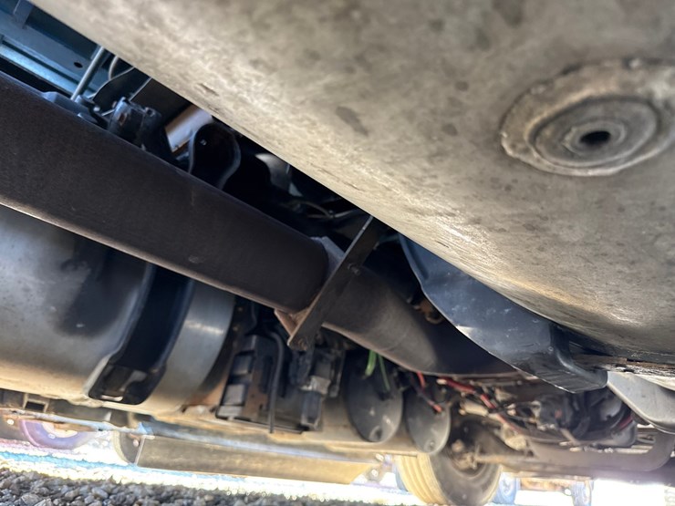 #2199-•-2020-international-a26-sleeper-cab-truck-tractor-image-44