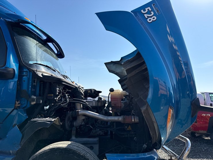 #2199-•-2020-international-a26-sleeper-cab-truck-tractor-image-56