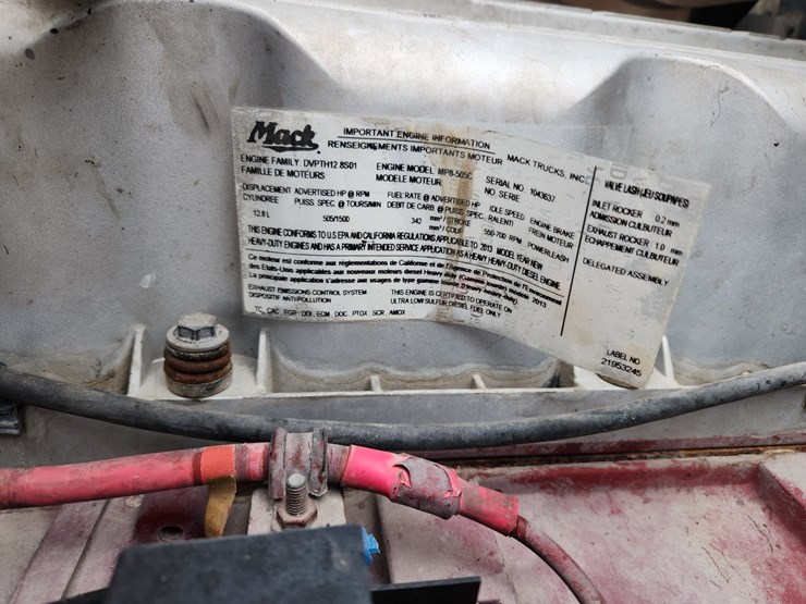 2014-massey-ferguson-8-image-21