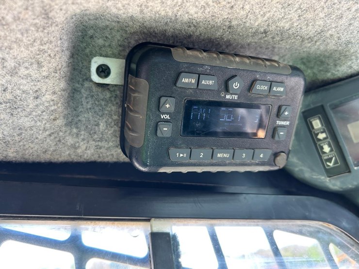 2018-deere-333g-image-25