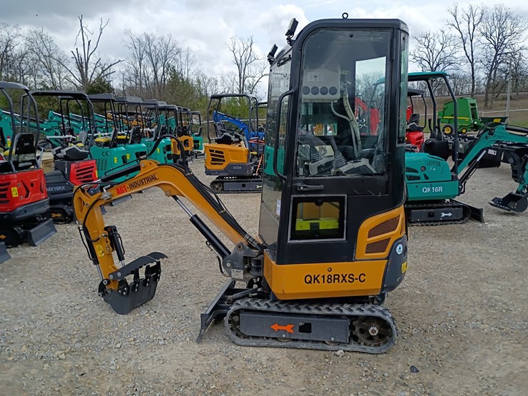 #24172-•-2025-agt-qk18rxs-c-mini-excavator-image-1