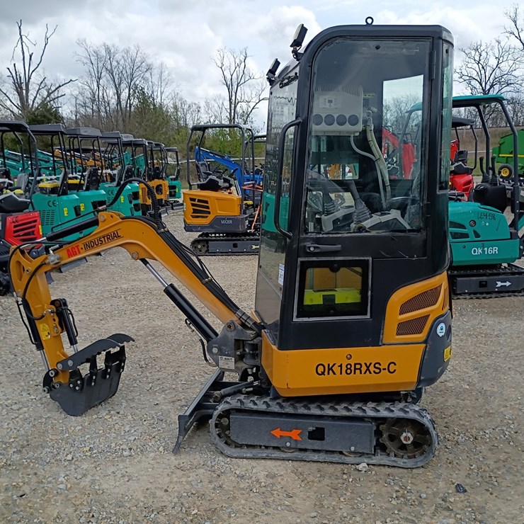#24172 • 2025 AGT QK18RXS-C Mini Excavator