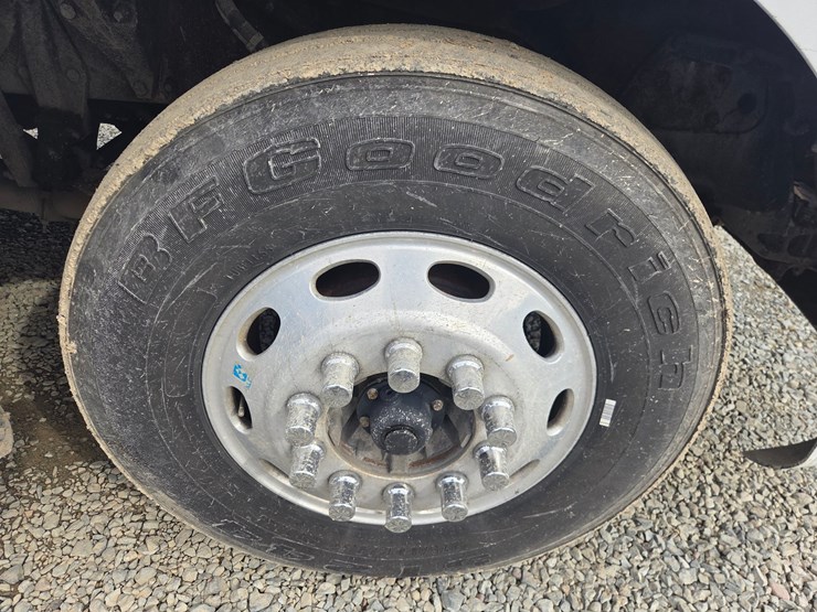 2007-peterbilt-579-image-76