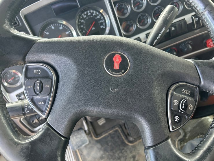 2017-kenworth-t660-image-63