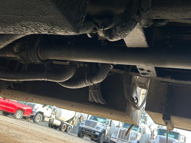 #2237-•-2006-mack-tri-axle-concrete-placement-truck-image-53