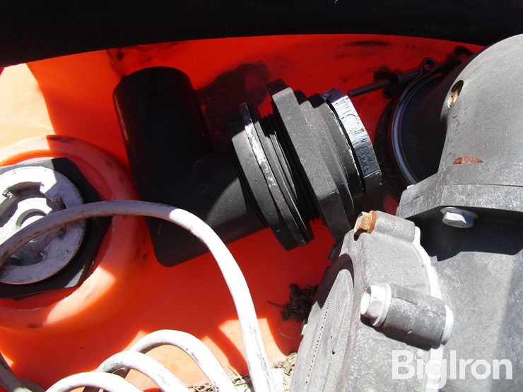 poly-liquid-totes-w/pumps-image-11