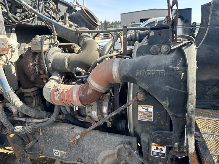 2015-peterbilt-337-image-43