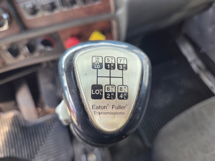 2006-kenworth-w900-image-63