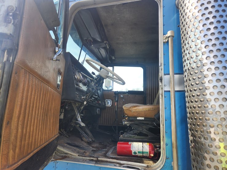 1985-kenworth-w900-image-46