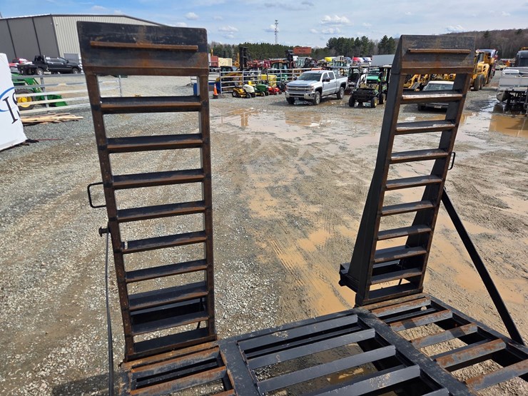 2013-massey-ferguson-8-image-26