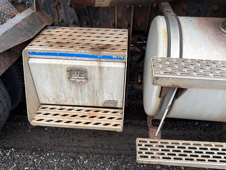 1996-mack-ch613-image-57