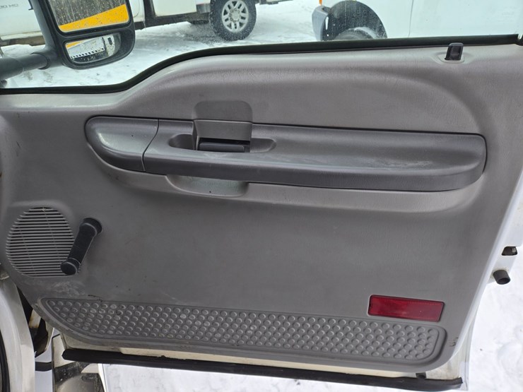 2001-ford-f350-image-32